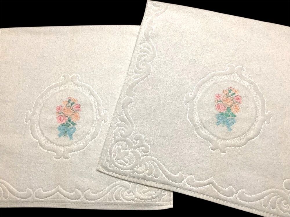 Vintage 2 Piece Set Sculpted Cannon Bath Towels White Embroidered Floral Cottage
